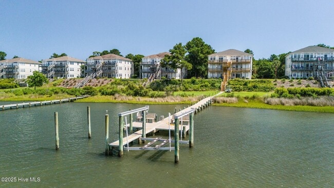 8632 Sound Dr in Emerald Isle, NC - Foto de edificio - Building Photo