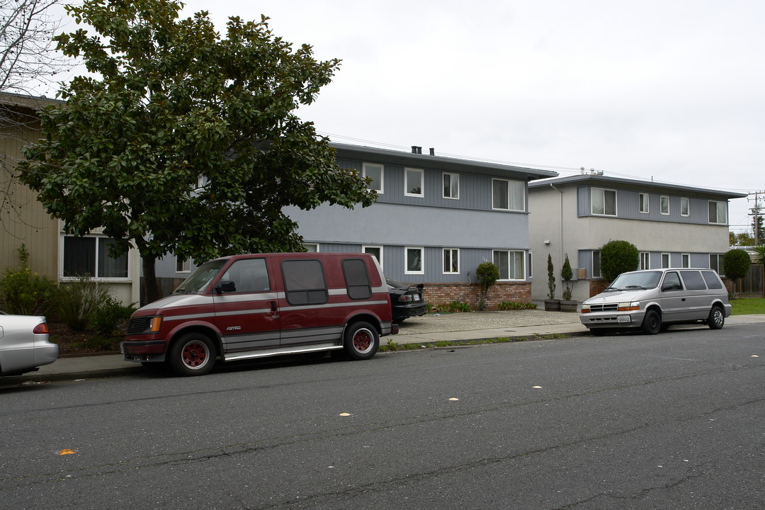 1646 S Grant St in San Mateo, CA - Foto de edificio