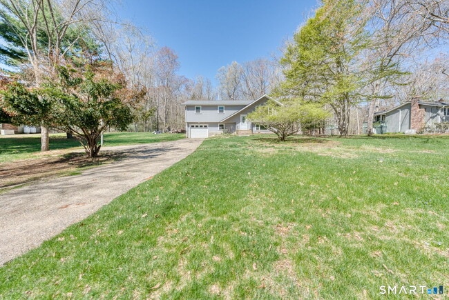 371 Warrenville Rd in Mansfield, CT - Building Photo - Building Photo