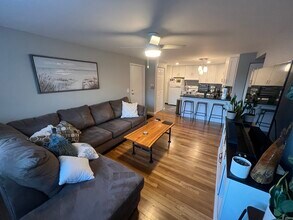 99 Cluff Crossing Rd, Unit B8 in Salem, NH - Building Photo - Building Photo