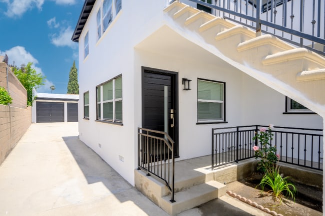 623 E Chevy Chase Dr, Unit C in Glendale, CA - Foto de edificio - Building Photo