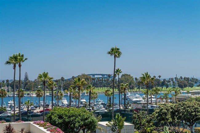 1730 Avenida Del Mundo-Unit -201 in Coronado, CA - Building Photo - Building Photo