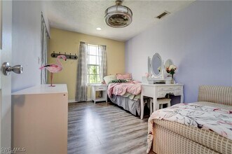 551 Golden Gate Blvd W in Naples, FL - Building Photo - Building Photo