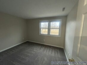 4516 N Main St in Fall River, MA - Foto de edificio - Building Photo