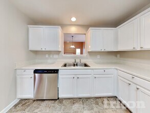 7432 Hidden Creek Dr in Charlotte, NC - Foto de edificio - Building Photo