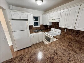2400 NW 16th St Rd in Miami, FL - Building Photo - Building Photo