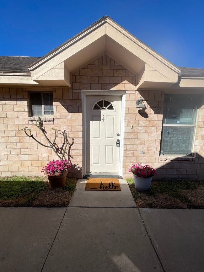 property at 1208 S Diplomat Dr