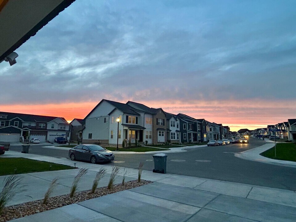 1313 W Caine Dr in Saratoga Springs, UT - Foto de edificio