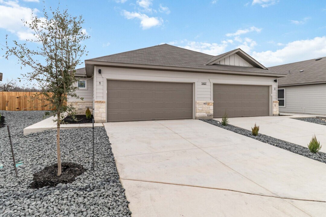 5107 Cindy Br in San Antonio, TX - Building Photo