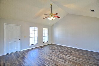 942 Gulfstream Rd in Hinesville, GA - Building Photo - Building Photo