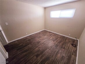 5248 Pebble Beach Blvd, Unit A in Las Vegas, NV - Foto de edificio - Building Photo