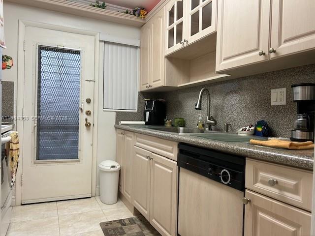 3923 NE 166th St in North Miami Beach, FL - Building Photo - Building Photo