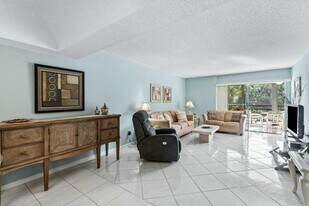 23345 Carolwood Ln in Boca Raton, FL - Building Photo