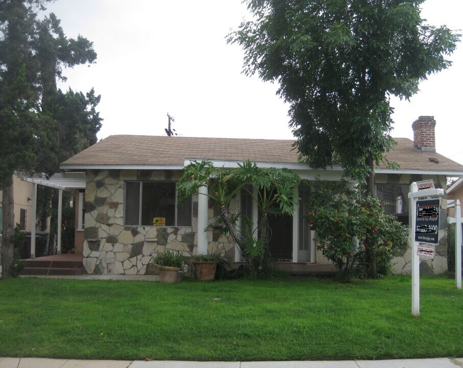 1134 Orange Grove Ave in Glendale, CA - Foto de edificio