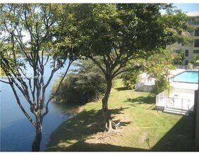 8775 Park Blvd in Miami, FL - Building Photo - Building Photo