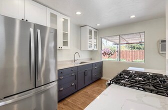 2371 Berry St in Lemon Grove, CA - Foto de edificio - Building Photo