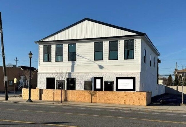 324 A Long Beach Rd in Island Park, NY - Building Photo - Building Photo