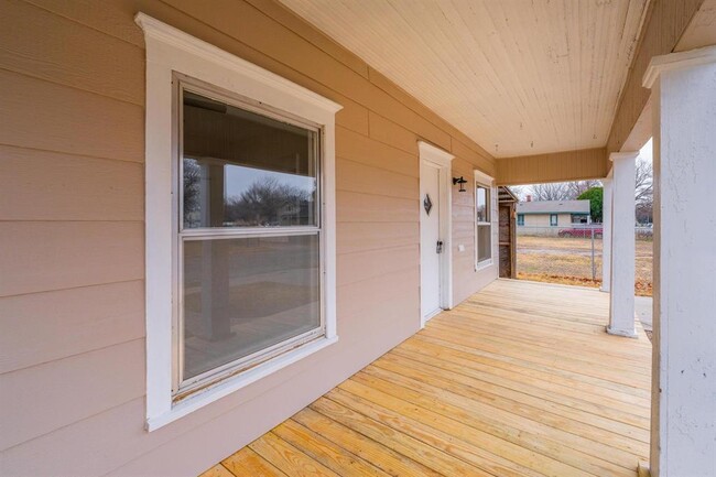 1152 N Cleveland Ave in Wichita, KS - Foto de edificio - Building Photo