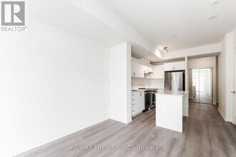 9000 Jane St in Vaughan, ON - Building Photo - Building Photo