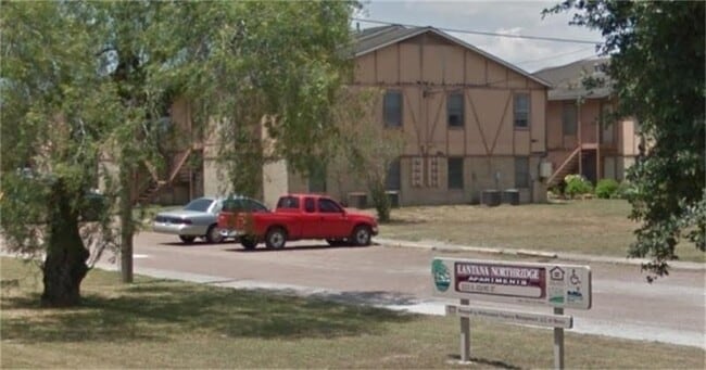 2200 N Adams St in Beeville, TX - Building Photo - Building Photo