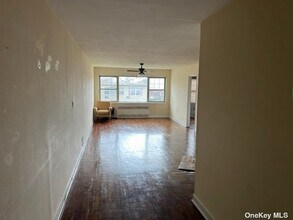 324 Post Ave-Unit -6L in Westbury, NY - Building Photo - Building Photo