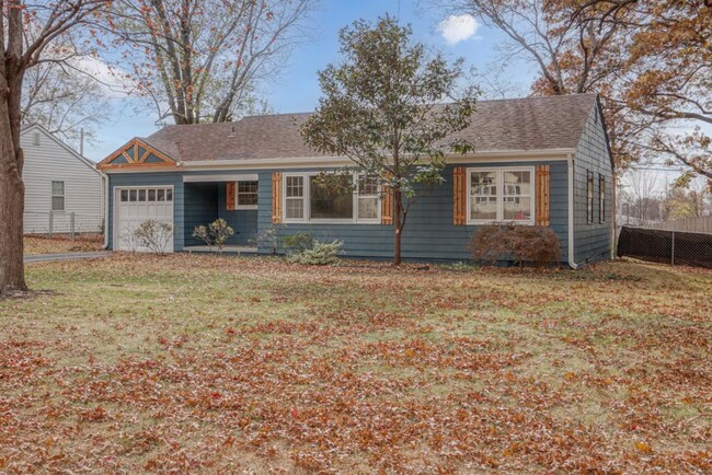 7121 W 74th St in Overland Park, KS - Building Photo - Building Photo