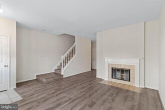 7115 Strawn Ct in Alexandria, VA - Building Photo - Building Photo