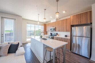 2048 Bolton Dr NW in Atlanta, GA - Building Photo - Building Photo