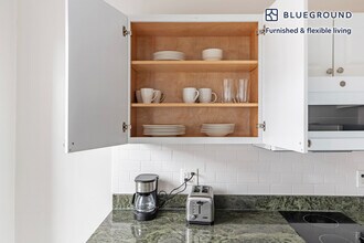 232 Newbury St in Boston, MA - Foto de edificio - Building Photo