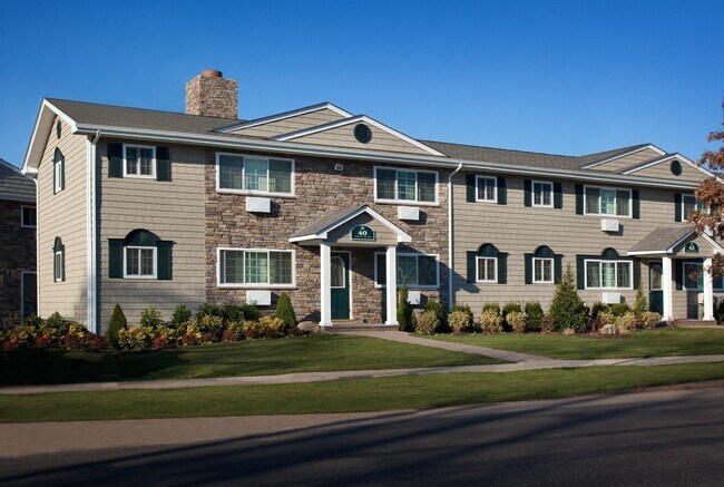 231 Lakeland Ave in Sayville, NY - Building Photo - Building Photo