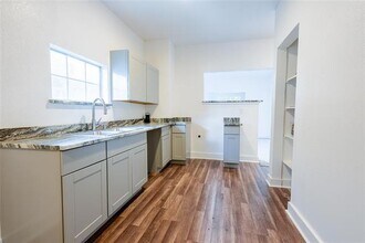 335 N Marsalis Ave in Dallas, TX - Building Photo - Building Photo