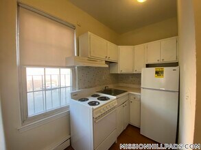 74 S Huntington Ave in Boston, MA - Building Photo - Building Photo