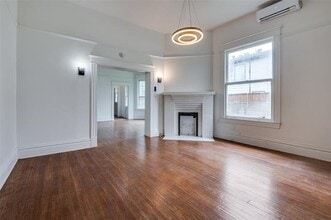 612 W 9th St in Dallas, TX - Building Photo - Building Photo