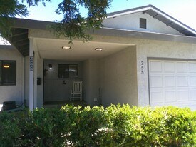 255 Poplar St in Vacaville, CA - Building Photo