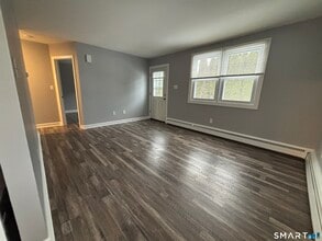 142 Meridian St in Groton, CT - Building Photo - Building Photo