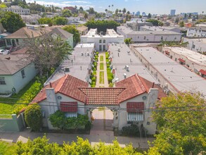 4212-4216 1/2 Lockwood Ave in Los Angeles, CA - Building Photo - Building Photo