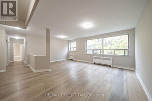 468 Ottawa St N in Hamilton, ON - Building Photo