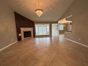 608 Pebbleshire Dr in Houston, TX - Building Photo - Building Photo