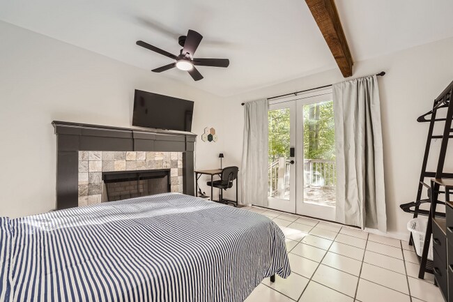 466 Raven Springs Trail in Stone Mountain, GA - Building Photo - Building Photo