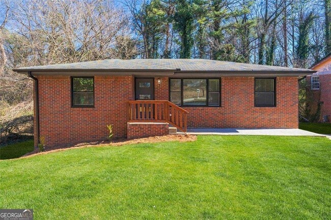 property at 801 N Evelyn Pl NW