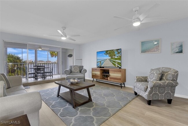 9101 Vanderbilt Dr in Naples, FL - Building Photo - Building Photo