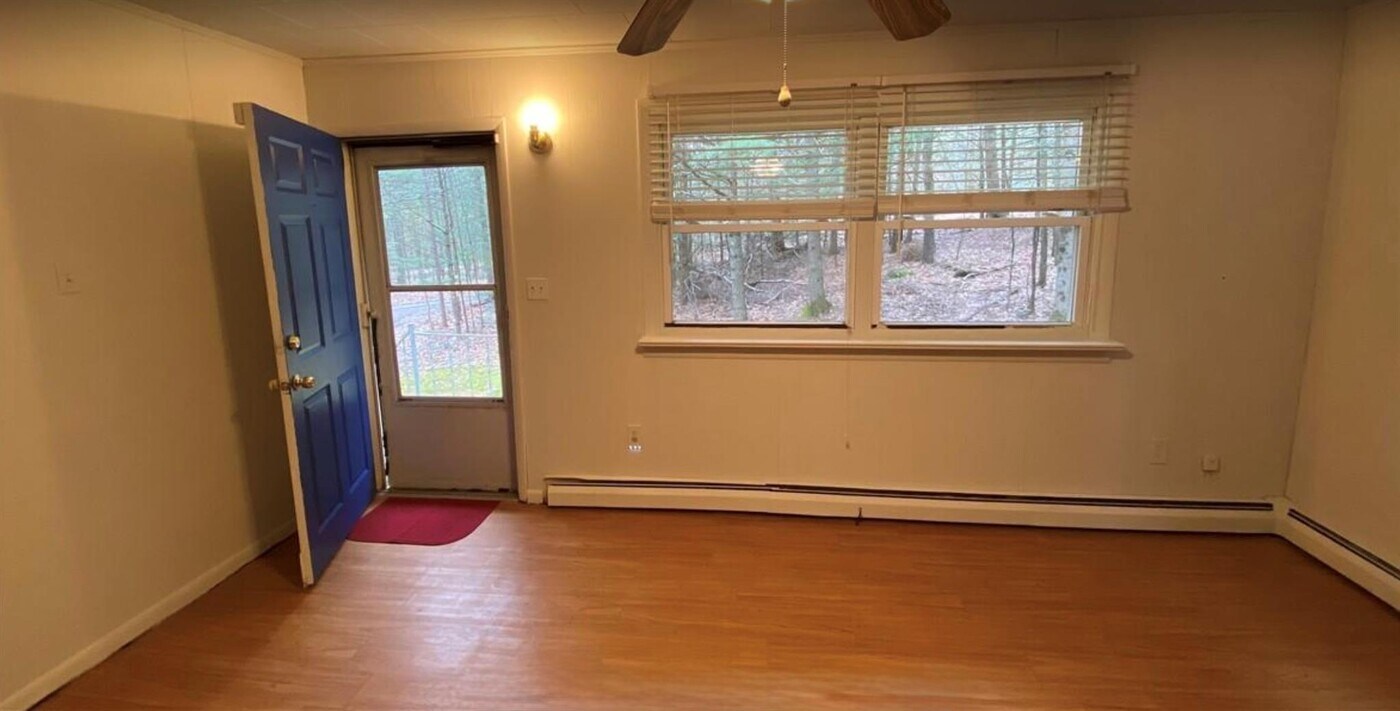 16 Allen Rd in Wurtsboro, NY - Building Photo