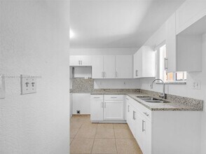 9537 NW 114th Ln in Hialeah Gardens, FL - Building Photo - Building Photo