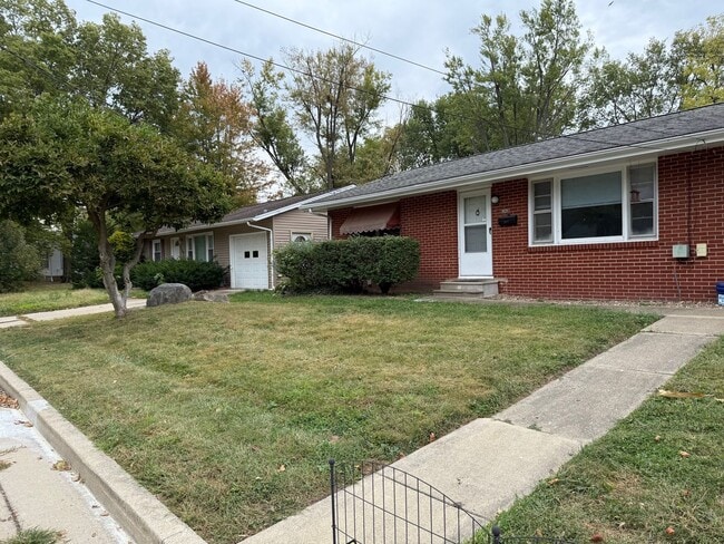 1121 West Ave