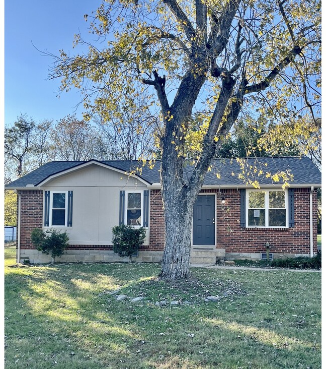 property at 712 W Sagefield Dr