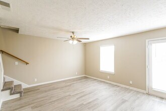 109 Meigs Dr in Murfreesboro, TN - Foto de edificio - Building Photo