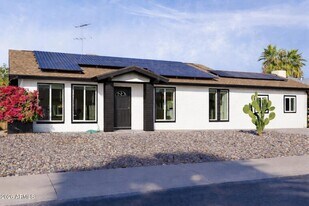 2936 W Michelle Dr in Phoenix, AZ - Building Photo