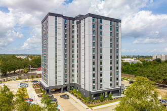 Lake Forest Manor Senior Apartments 62+ in New Orleans, LA - Building Photo - Building Photo