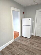 161 Montgomery St, Unit Unit 8 in Pawtucket, RI - Foto de edificio - Building Photo