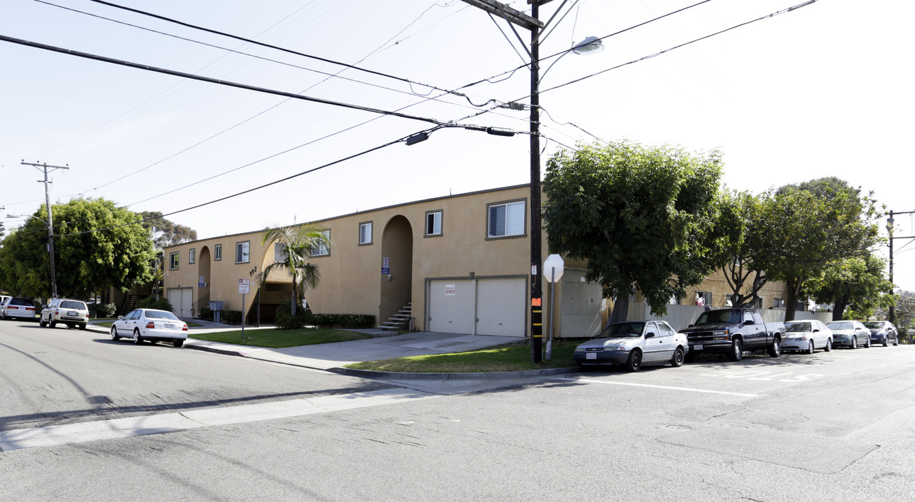 Brooks Apartments in Oceanside, CA - Building Photo